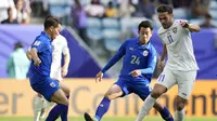 Duel sengit Thailand melawan Uzbekistan di Piala Asia 2023 (AP)
