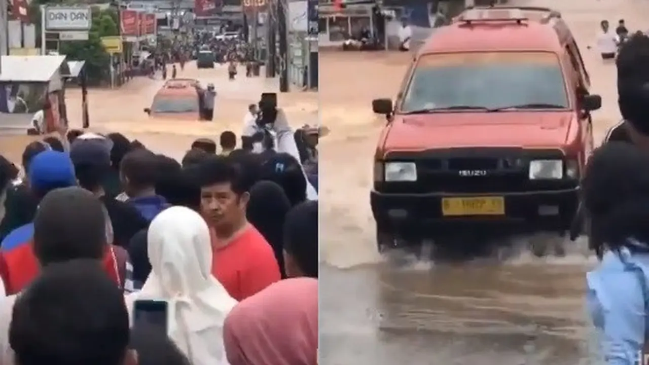 angkot terobos banjir