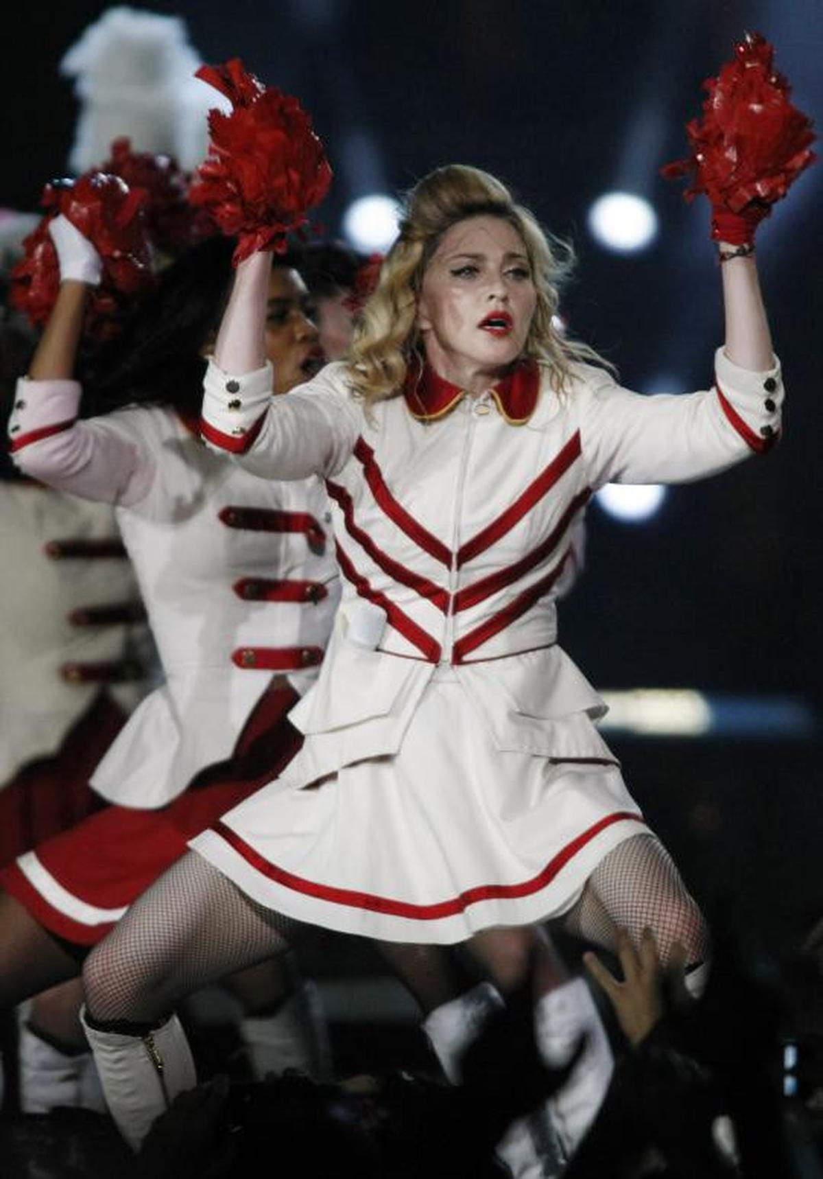 Aksi Madonna tampil energik di panggung