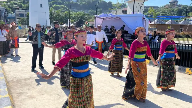 Menteri BUMN Erick Thohir menggelar festival budaya di Rumah BUMN SME’s HUB pada Jumat (12/5/2023). Festival ini dapat didatangi masyarakat umum di Waterfront Labuan Bajo. (Dok PLN)