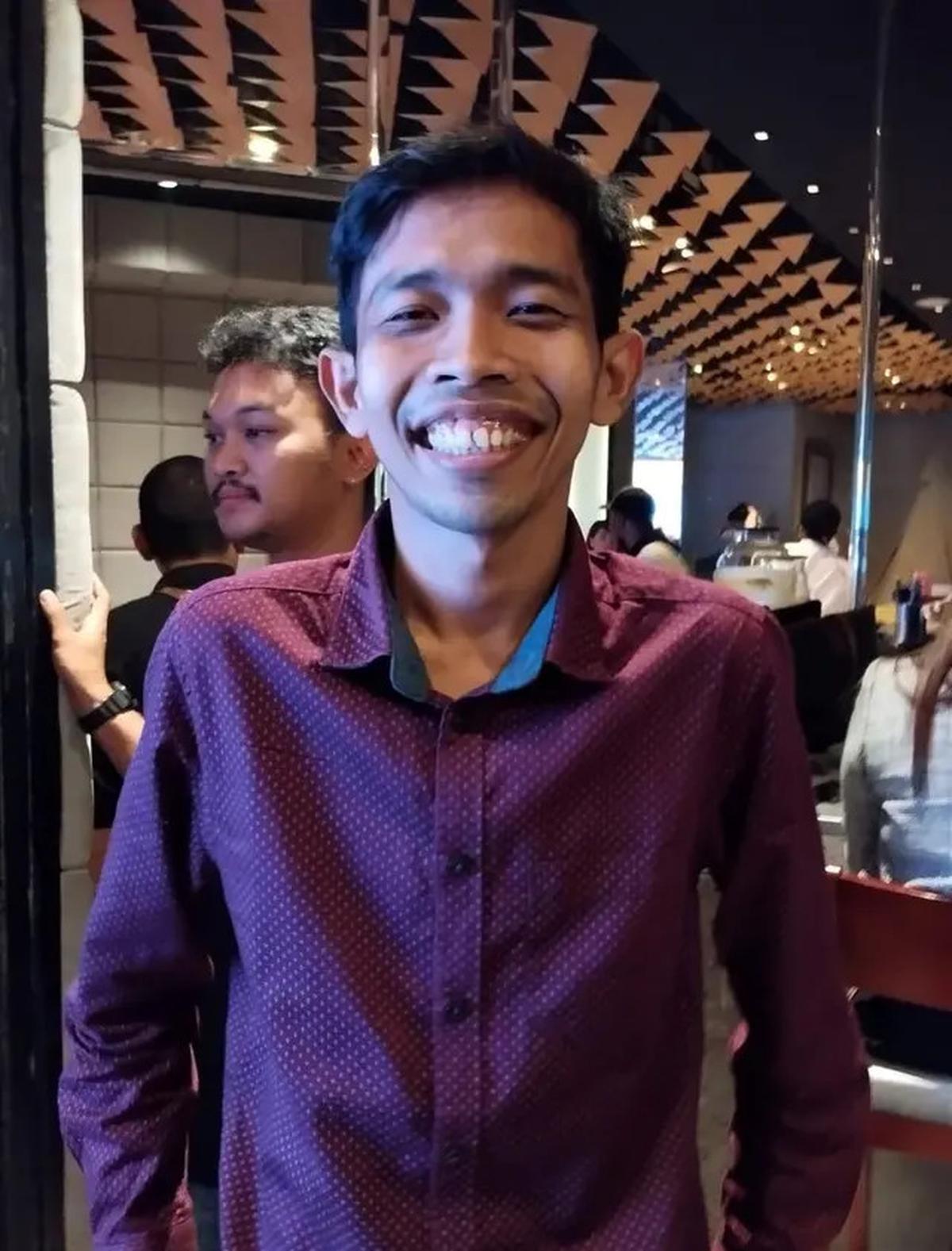 Jarang Muncul di TV, Dede Sunandar Kerja di Restoran Setelah Gagal Nyaleg