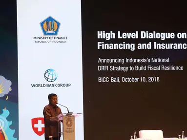 Wakil Presiden RI Jusuf Kalla memberi pemaparan terkait asuransi bencana saat membuka Dialog Tingkat Tinggi tentang Pembiayaan dan Asuransi Risiko Bencana selama acara IMF-World Bank Group 2018, Bali, Rabu (10/10).  (Liputan6.com/Angga Yuniar)