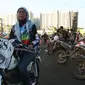 Pihak keluarga awalnya tidak setuju dan pesimis saat mengetahui Meta ingin mengikuti kegiatan motor trail.