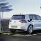 e-Golf merupakan model VW pertama yang mengadopsi headlight full LED di AS dan juga hadir dengan paket Roadside Service Pack.