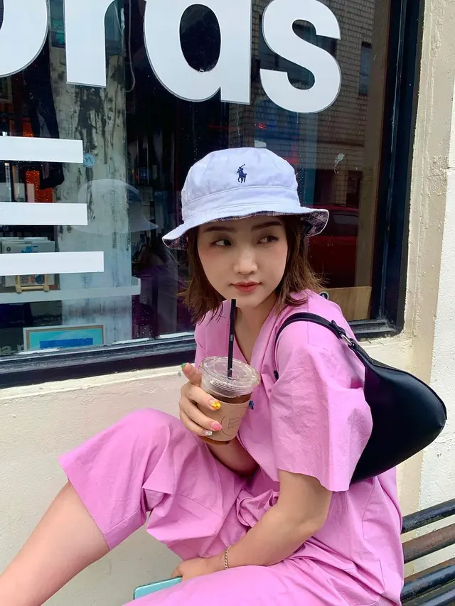 Potret Gaya Kasual Han Yoo Ra YouTuber Korsel. (Sumber: Instagram/big_miss_han)