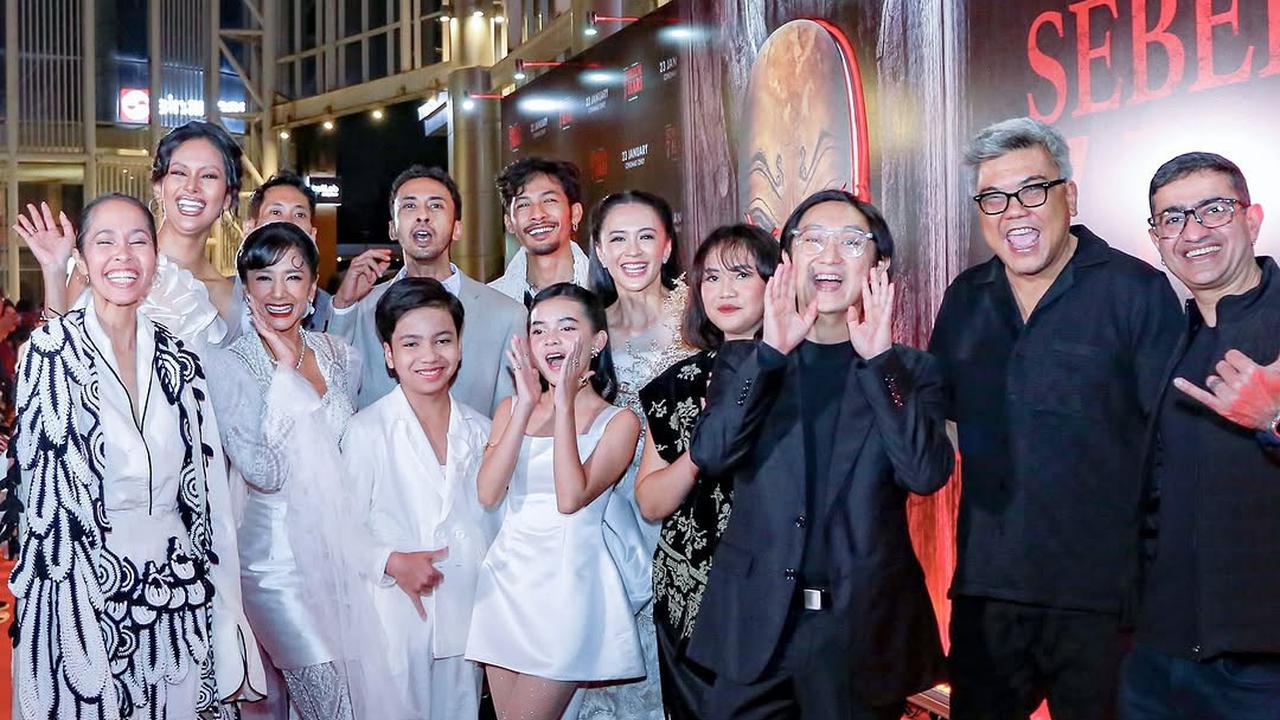Potret Fanny Ghassani di Gala Premier Film 'SEBELUM 7 HARI', Pakai Kebaya Putih Bergaya Klasik