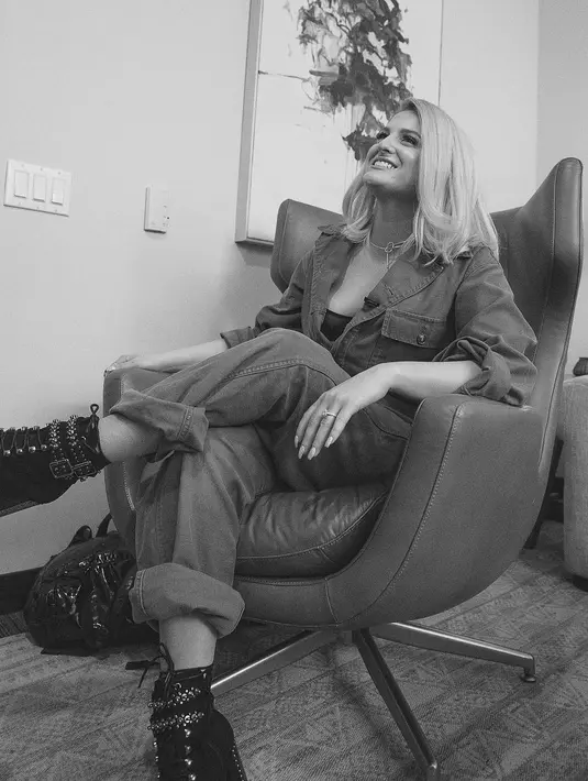 Dilansir dari E! News, Meghan Trainor merasa bahagia kini dirinya sudah bertuangan. (instagram/meghan_trainor)