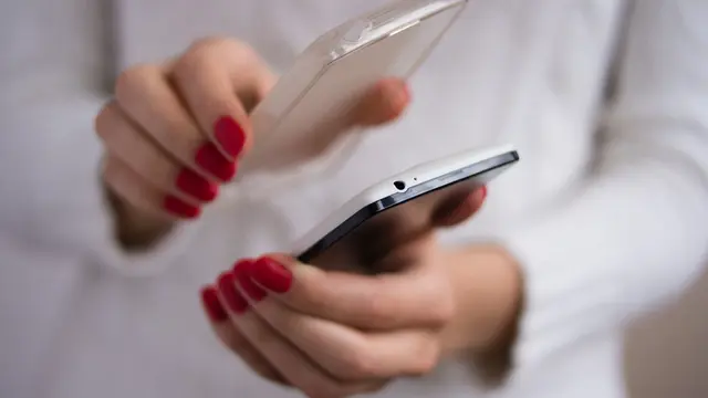 Mudah Sekali, Ini Tips Membersihkan Ponsel Dari Virus dan Bakteri