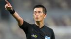 Wasit asal Korea Selatan, Ko Hyung-jin saat memimpin laga Grup A Liga Champions Asia antara Iran melawan Iraq yang berlangsung di Khalifa International Stadium, Doha, Qatar, 20 September 2020. Ko Hyung-jin ditunjuk oleh FIFA menjadi salah satu wasit dari AFC yang akan memimpin sejumlah laga di Piala Dunia U-17 2023 Indonesia. (AFP/Karim Jaafar)