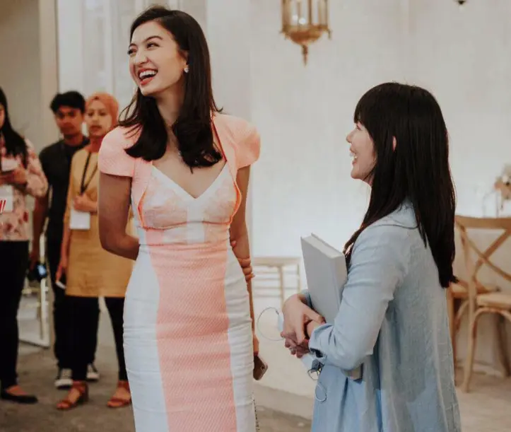 Raline Shah memilki gaya busana yang cocok untuk menjadi bos. Seperti apa? (Instagram/ralineshah)