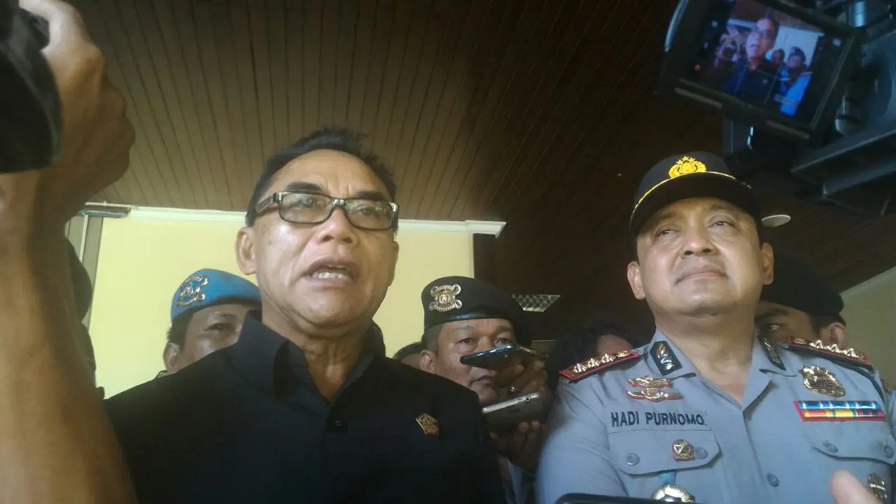 Penggeledahan ruangan Mang Jangol