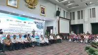 Gaya Menteri Kesehatan Terawan Agus Putranto saat berdiskusi bersama tim Nusantara Sehat angkatan ke-14 di Aula Siwabessy, Gedung Prof Sujudi, Kementerian Kesehatan Republik Indonesia, HR Rasuna Said, Kuningan, Jakarta Selatan pada Rabu, 31 Oktober 2019 (Aditya Eka Prawira/Liputan6.com)