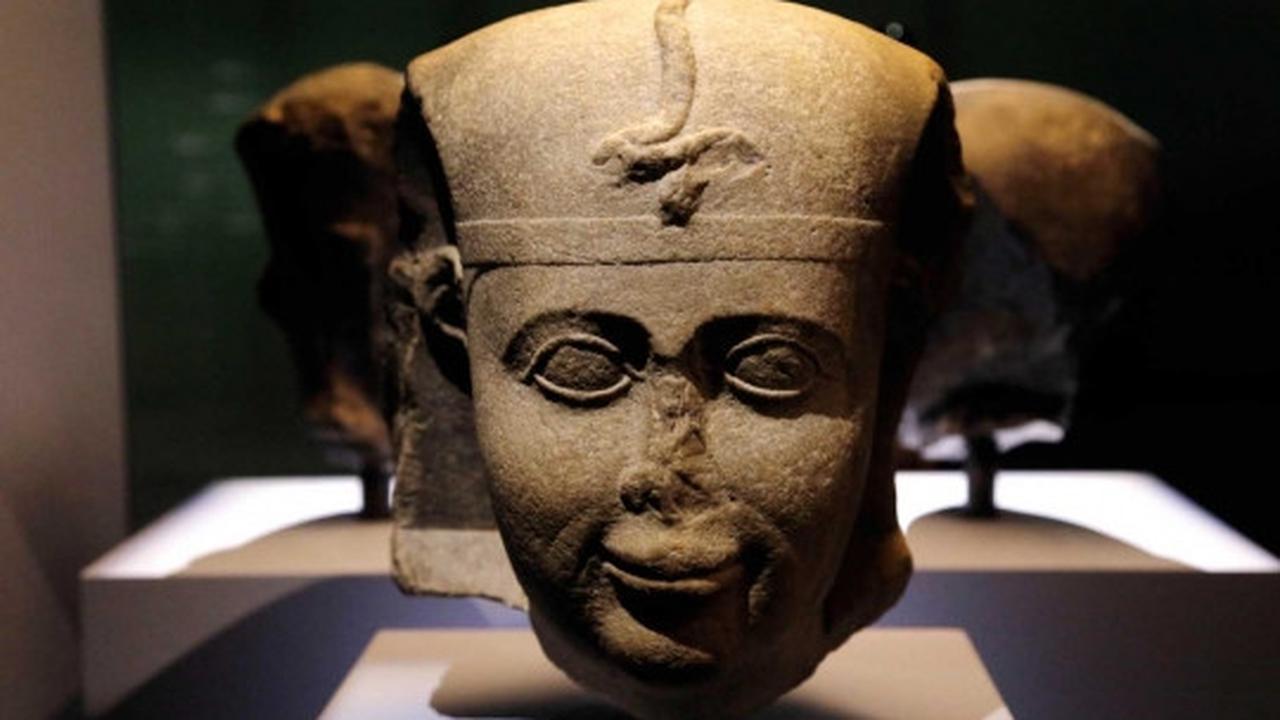 Mengunjungi pameran patung peninggalan bawah laut Mesir kuno