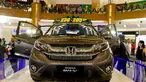 Sebuah mobil prototype Honda BR-V dipajang saat pameran mobil Honda di Summarecon Mal Serpong, Tangerang, Minggu( 29/11/2015). Sepanjang September 2015, Honda mencatatkan penjualan mobil sebanyak 14.355 unit. (Liputan6.com/Fery Pradolo)