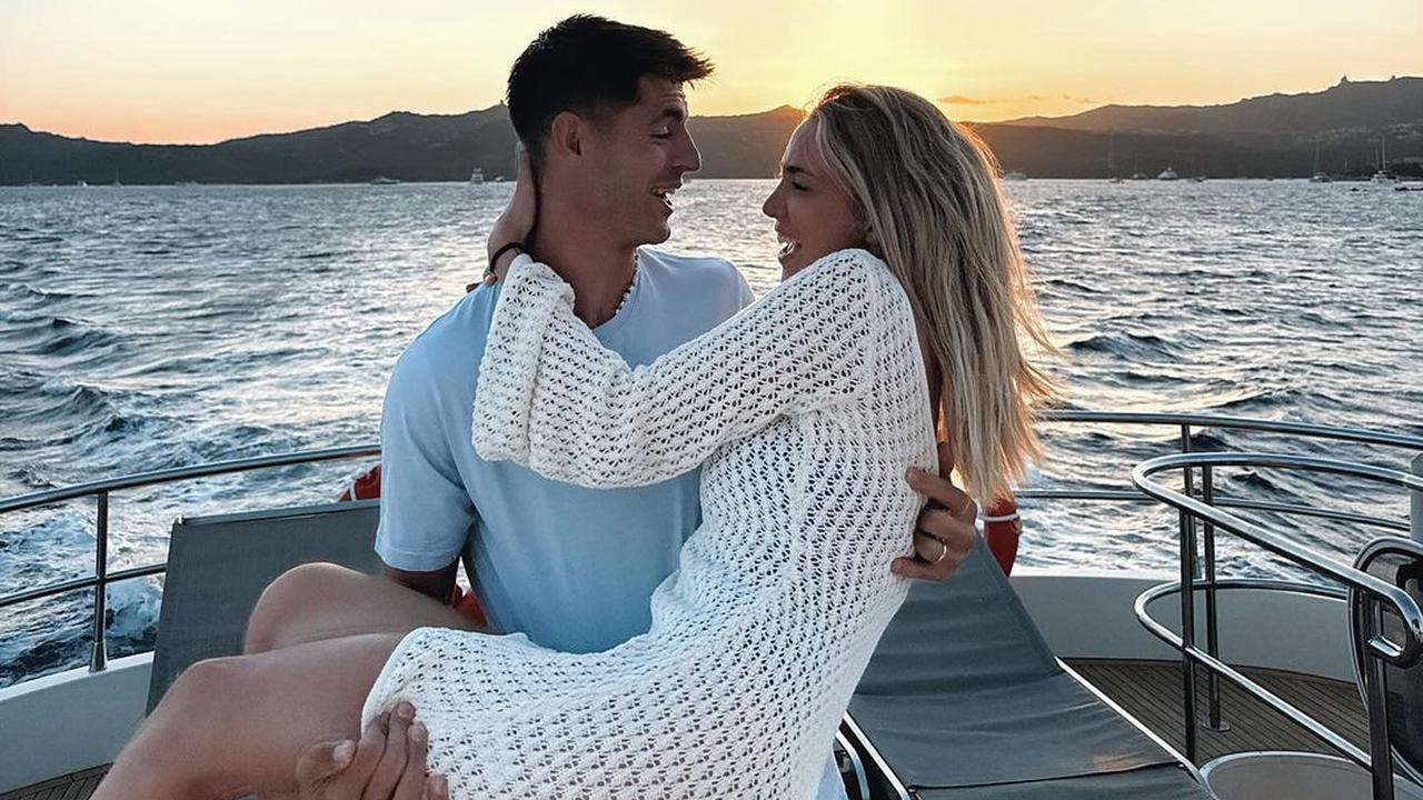 Kapten Timnas Spanyol, Alvaro Morata mengumumkan kabar mengejutkan terkait rumah tangganya. Morata dan Alice Campello memutuskan untuk bercerai.