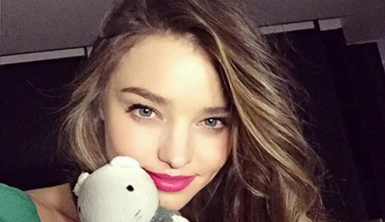 Pernikahan ini menjadi hal yang pertama kali untuk Evan Spiegel dan merupakan pengalaman ke dua untuk Miranda Kerr. Sebelum menjalin kasih dengan Evan, Miranda telah lebih dulu menikah dengan Orlando Bloom. (Instagram/mirandakerr)