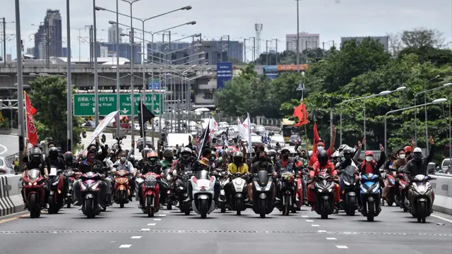 FOTO: Demonstran Desak PM Thailand Prayut Chan-O-Cha Mundur
