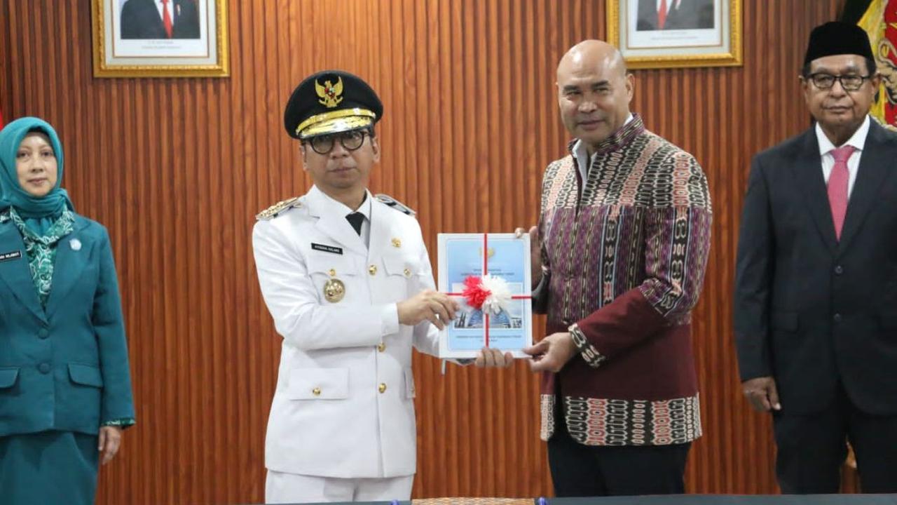 Viktor Laiskodat pun juga menitipkan pesan kepada penjabat Gubernur NTT sebagai penerusnya.