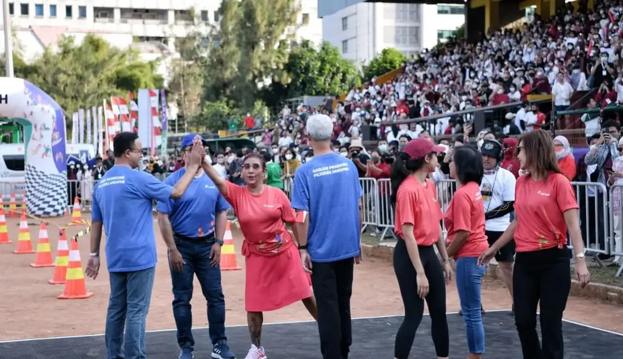 Sejumlah foto perlombaan ini diunggah Anies Baswedan di akun Facebook dan Instagram, pada Minggu (21/8/2022). Najwa Shihab dan komika Andovi DaLopez menyambut hangat. “Asli seru! Makasih banyaak mas gub @aniesbaswedan udah ikut lomba2 17an dan nyanyi PENSI bareng,” sahut tuan rumah Mata Najwa. “Terima kasih pak Anies sudah Nyanyi dan Nari PENSI bareng kami!” Andovi menyahut. (Foto: Dok. Instagram @aniesbaswedan)