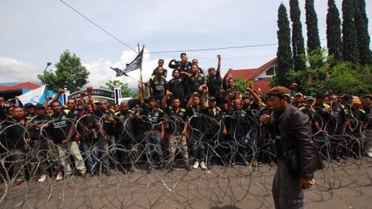 Massa GMBI minta Aceng segera turun dari jabatannya