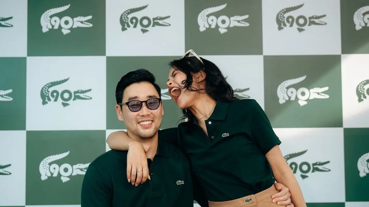6 Potret Outfit Couple ala Maudy Ayunda dan Jesse Choi saat Main Tenis