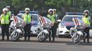 Sejumlah anggota kepolisian saat mengikuti Apel  "operasi patuh jaya 2015" di lapangan dit lantas Polda metro jaya, Jakarta, Rabu (27/5/2015). Operasi ini merupakan cipta kondisi menjelang bulan ramadan. (Liputan6.com/Herman Zakharia)