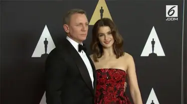 Kabar bahagia datang dari pasangan seleb Hollywood, Daniel Craig dan Rachel Weisz. Pemeran James Bond itu baru saja dikaruniai seorang bayi perempuan, buah cintanya dengan sang aktris cantik.