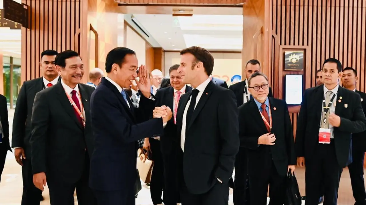 Presiden Joko Widodo (Jokowi) menggelar pertemuan bilateral dengan Presiden Republik Prancis Emmanuel Macron yang digelar di Bharat Mandapam, IECC, Pragati Maidan, New Delhi, India, pada Sabtu, 9 September 2023.