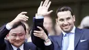 Manchester City's Thai owner Thaksin Shinawatra (L) holds up the hand of new chairman designate Khaldoon Al Mubarak before their EPL football match at The City of Manchester Stadium in Manchester on September 21, 2008. AFP PHOTO/PAUL ELLIS