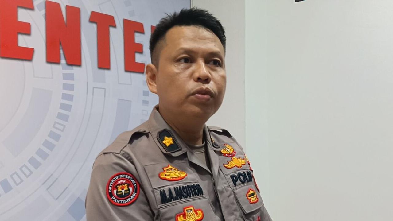 Sementara Plh Kasubbid Penmas Bidhumas Polda Jambi Kompol M Amin Nasution mengatakan, Affandi Susilo alias Ko Apex<br>tidak bisa hadir dan minta dijadwalkan ulang.<br>