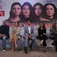 Tidak hanya dikelilingi para wanita cantik, film Ayat-Ayat Cinta 2 juga diisi dengan penyanyi papan atas Indonesia. Selain memaksimalkan penggarapan filmnya, produser juga mematangkan dari segi soundtrack-nya. (Nurwahyunan/Bintang.com)