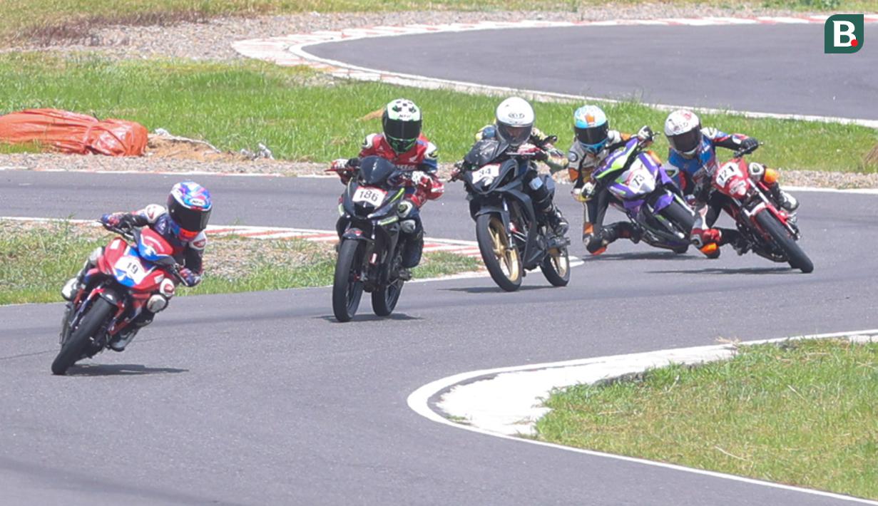 Balapan yang menjadi wadah bagi anak muda ini diikuti Sebanyak 144 pembalap. (Bola.com/M Iqbal Ichsan)