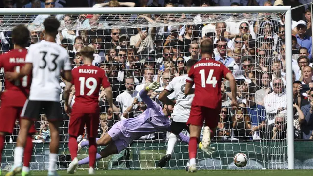 Foto: Mohamed Salah Bawa Liverpool Tidak Kalah dari Aleksandar Mitrovic dan Fulham di Pekan Pertama Liga Inggris 2022 / 2023