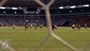 Pemain Sriwijaya FC menjalani latihan ringan di Lapangan Gelora Bung Karno Jakarta, Sabtu (2/4). Pertandingan Semi Final piala Bhayangkara memperubatkan juara 3 Sriwijaya FC akan melawan Bali United. (Liputan6.com/JohanTallo)