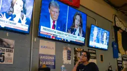 Donald Trump dan Kamala Harris melakukan sesi debat pertama calon presiden Amerika Serikat pada Selasa (10/9/2024) atau Rabu (11/9/20240 WIB. (Rebecca NOBLE/AFP)