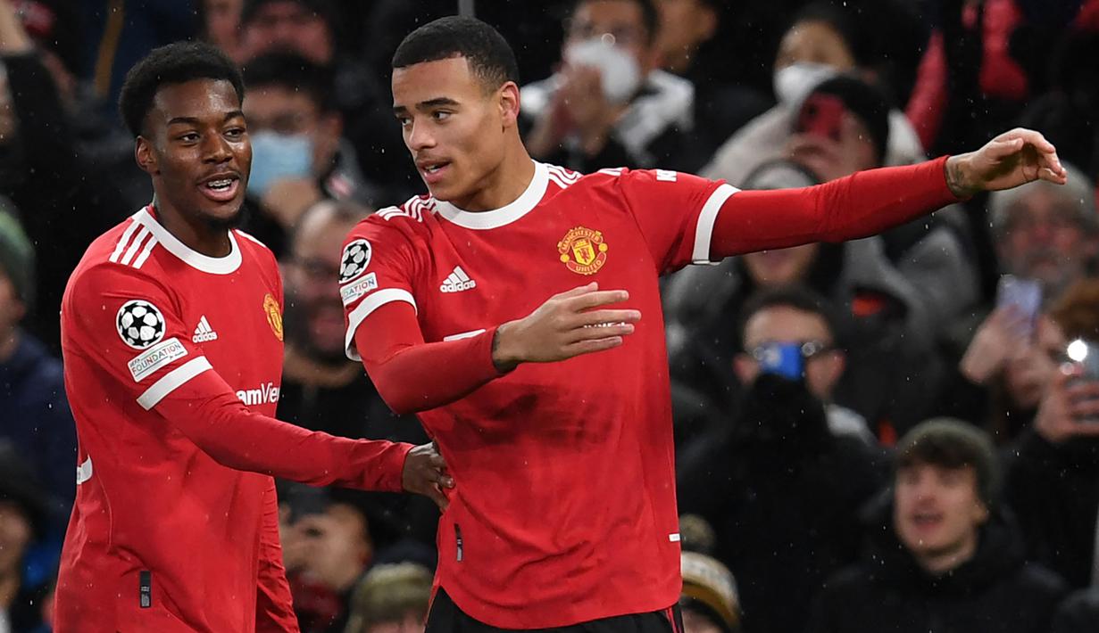 Mason Greenwood (kanan) menjadi pemain termuda kedua yang mampu mencetak gol di Liga Champions 2021/2022. Ia tercatat mamu mencetak 1 gol dan 1 assist dari empat penampilannya bersama Manchester United di umurnya yang masih 20 tahun. (AFP/Paul Ellis)