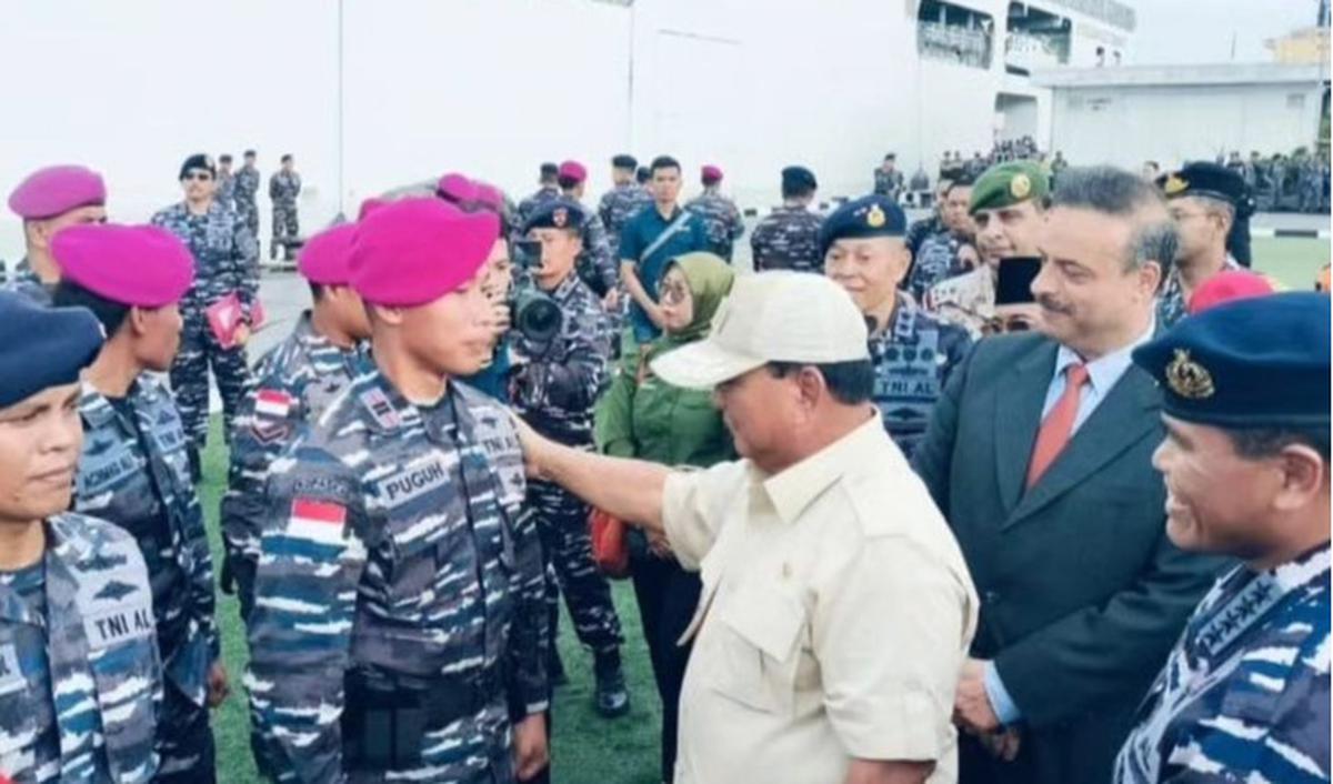 Bukan menggunakan pesawat udara, para prajurit diketahui bertugas menggunakan KRI Radjiman.