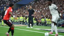 Pelatih Real Madrid asal Spanyol, Xabi Alonso, berdiri di pinggir lapangan selama pertandingan Liga Spanyol antara Real Madrid CF dan CA Osasuna di Stadion Santiago Bernabeu, Madrid, pada 19 Agustus 2025. (Thomas COEX/AFP)