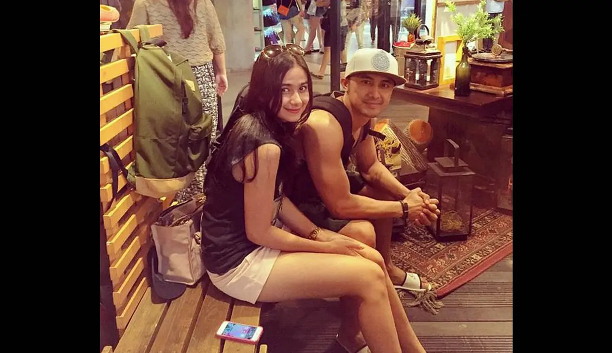 Di salah satu foto yang diunggahnya, Hengky Kurniawan dan Sonya terlihat sangat dekat. (instagram.com/hengkykurniawan)