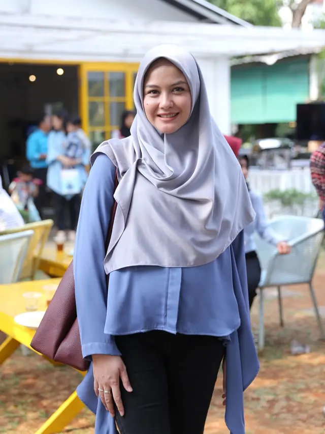 [Fimela] Revalina S. Temat