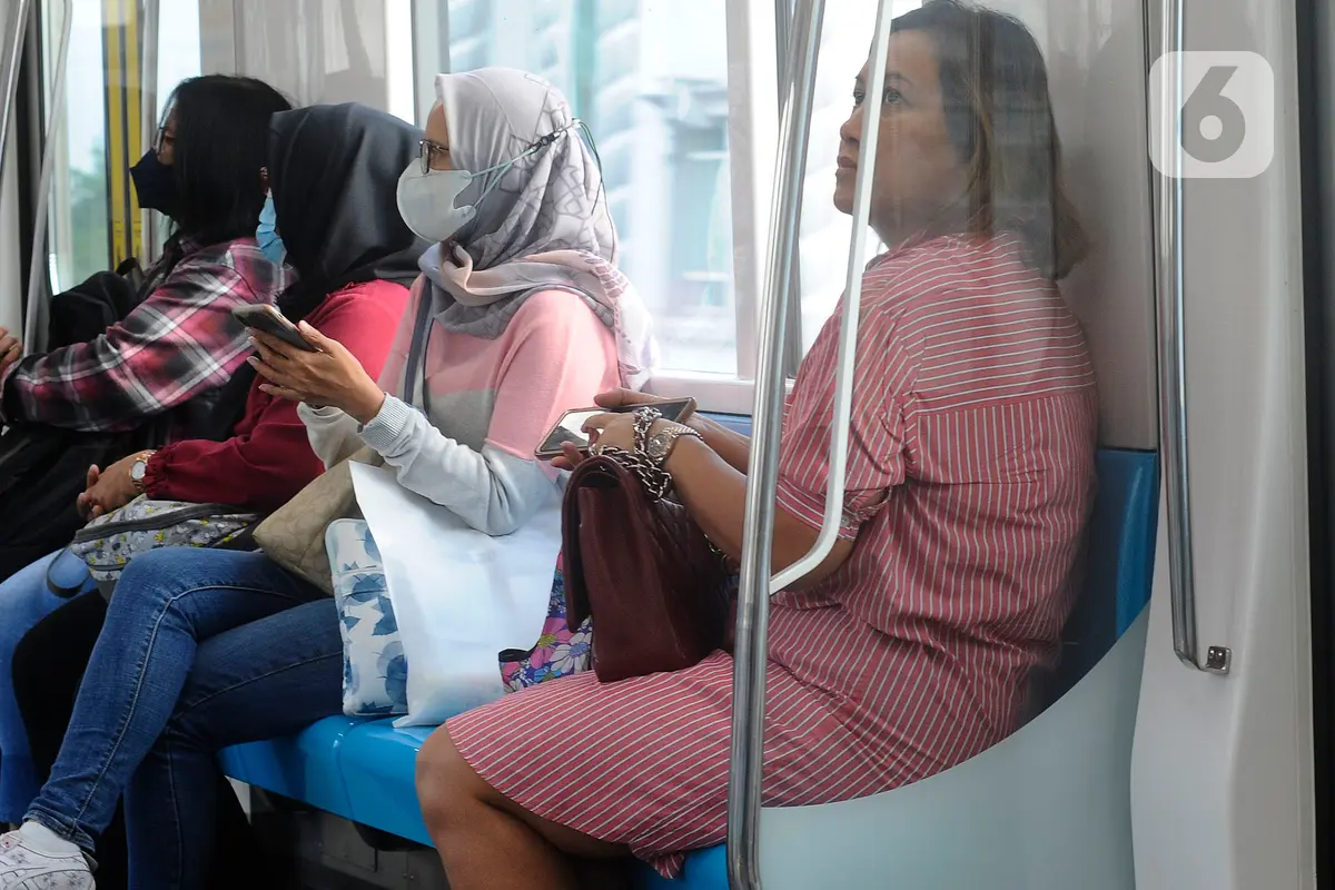 Aturan Dicabut,  Penumpang MRT Bebas Masker