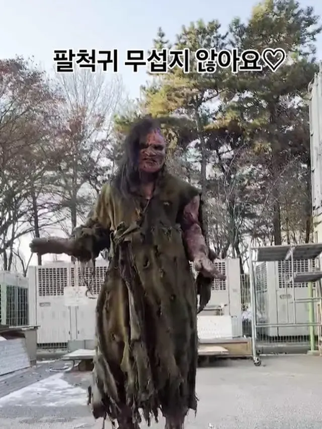 Seo Do Young dalam Balutan kostum Hantu 2,5 Meter. (Instagram/ seo.do.young)