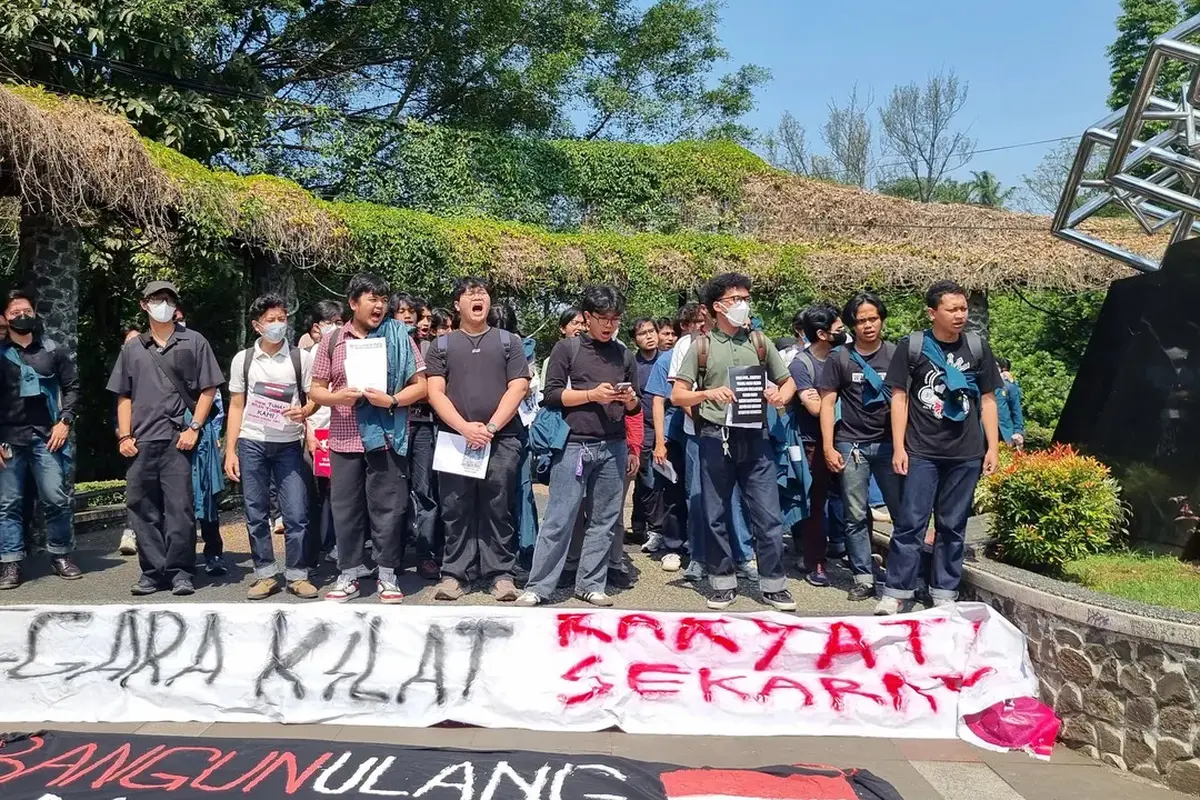 Keluarga Mahasiswa ITB demo membawa empat tuntutan