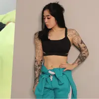 Tak semata untuk tampil cantik, Prisa disiplin olahraga untuk sembuh dari penyakit. (Instagram @prisarianzi)