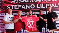 Stefano Lilipaly resmi diperkenalkan sebagai pemain baru Bali United. Ia kontrak selama selama 3,5 tahun. (Bola.com/Bali United.com)
