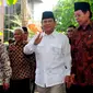 Tokoh senior PAN Amien Rais (kiri) dan Ketum Partai Gerindra, Prabowo Subianto saat tiba untuk menghadiri acara pelantikan pengurus pusat Partai Gerindra di kantor DPP Partai Gerindra, Jakarta, Rabu (8/4/2015). (Liputan6.com/Yoppy Renato)