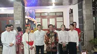 Menteri Koordinator Politik Hukum dan Keamanan (Menko Polhukam) Mahfud Md safari ke sejumlah gereja di Jakarta pada malam Natal 2023, Minggu (24/12/2023). (Liputan6.com/ Muhammad Radityo Priyasmoro)