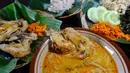Nama ayam lodho disematkan pada olahan ayam ini karena memiliki tekstur daging yang cukup empuk. (merdeka.com/Arie Basuki)