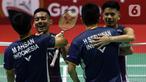 Pebulutangkis Ganda Putra Indonesia, Pramudya Kusumawardana/Yeremia Erich Yoche Yacob Rambitan (hadap lensa) usai melawan Mohammad Ahsan/Hendra Setiawan pada babak 16 Besar Turnamen Indonesia Open 2023 di Istora Gelora Bung Karno, Jakarta, Kamis (15/6/2023). (Liputan6.com/Helmi Fithriansyah)