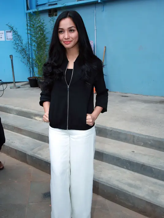 Sebagai seorang istri, ia mengikuti suaminya yang menetap di Malaysia. (Deki Prayoga/Bintang.com)